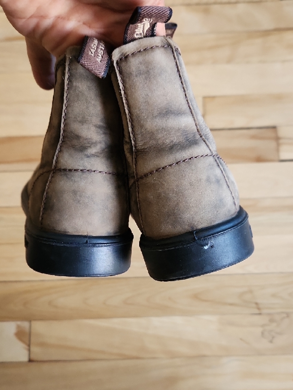 Blundstone Brown Distressed Leather Chelsea Ankle Boots - Picture 7 of 15